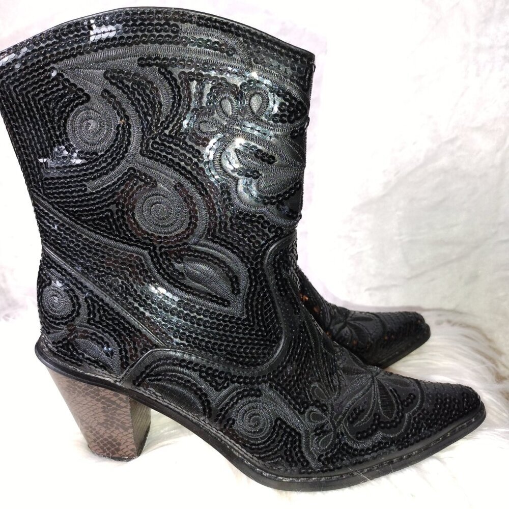 Black Beaded Pointed-Toe Heeled Boots - Women - Picture 5 of 7